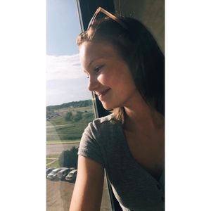 Meet your Posher, Emily